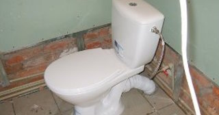 Установка приставного унитаза в Курчатове - монтаж и подключение, СантехДомКрч от 5278 рублей